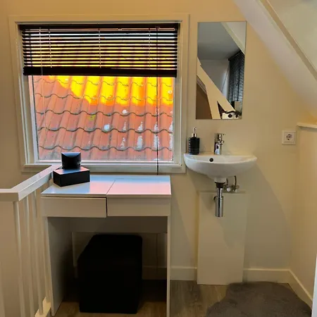 Hello - Zomerhuis Toekomststraat 8 *