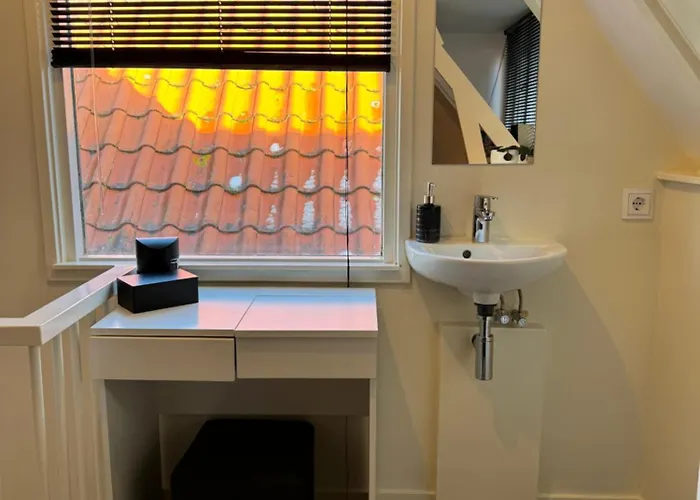 Hello - Zomerhuis Toekomststraat 8 *